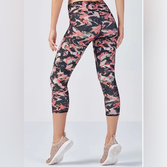 Fabletics mid rise powerhold Capri - Picture 2 of 4